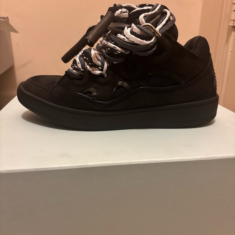 Lanvin Curb